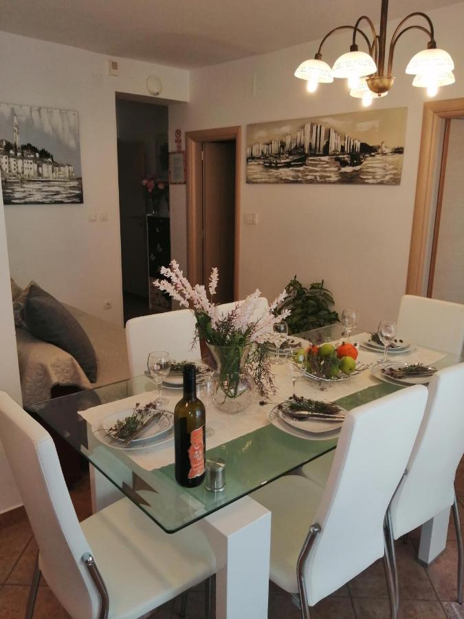 Apartments Villa Nona อูมัค ภายนอก รูปภาพ