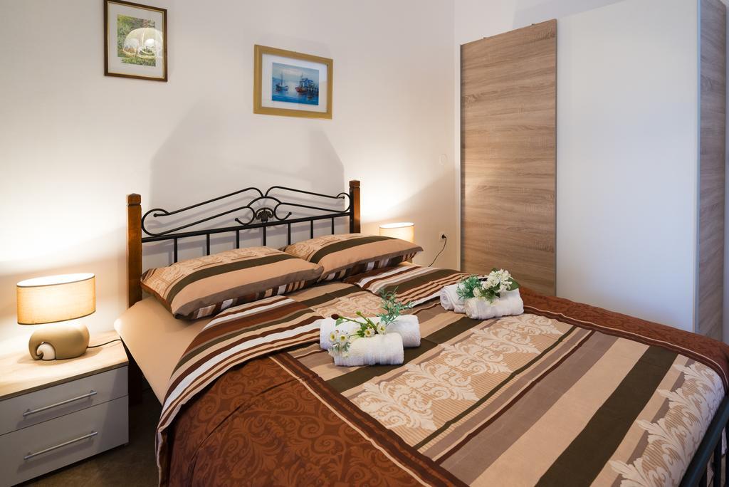 Apartments Villa Nona อูมัค ภายนอก รูปภาพ